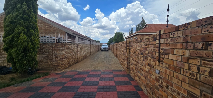 3 Bedroom Property for Sale in Meiringspark Ext 1 North West